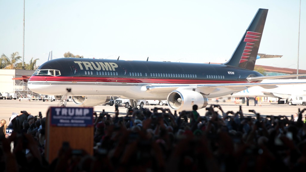 Did donald trump buy an airline?