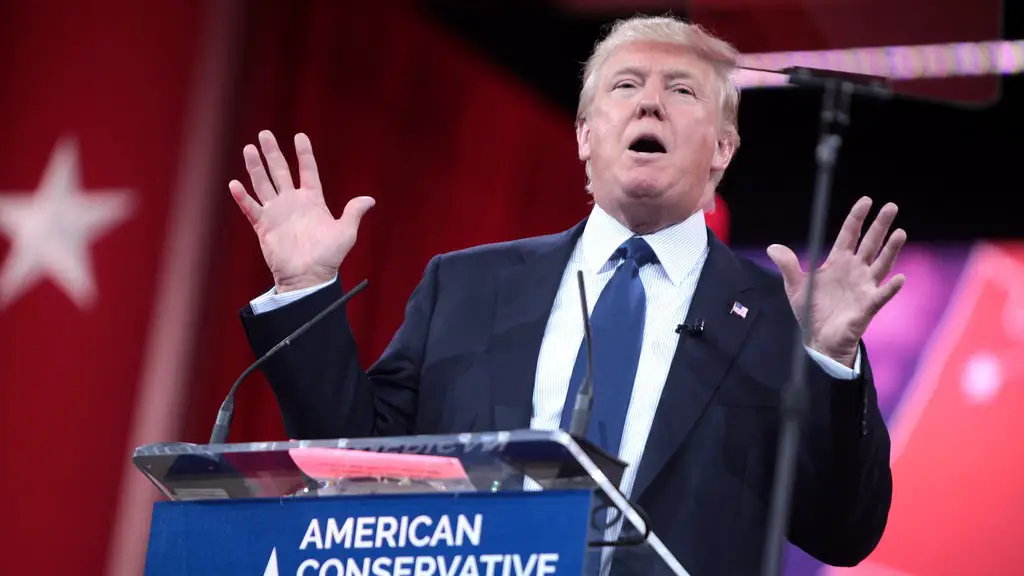 Can donald trump talk without his hand motions?